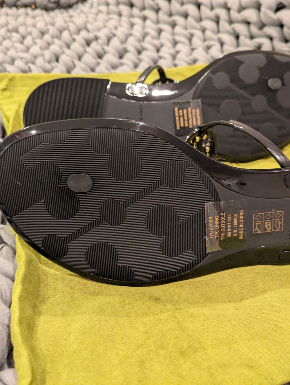 Tory Burch Black Jelly Thong Sandals Mini Miller Logo Size 9 - Picture 4 of 13